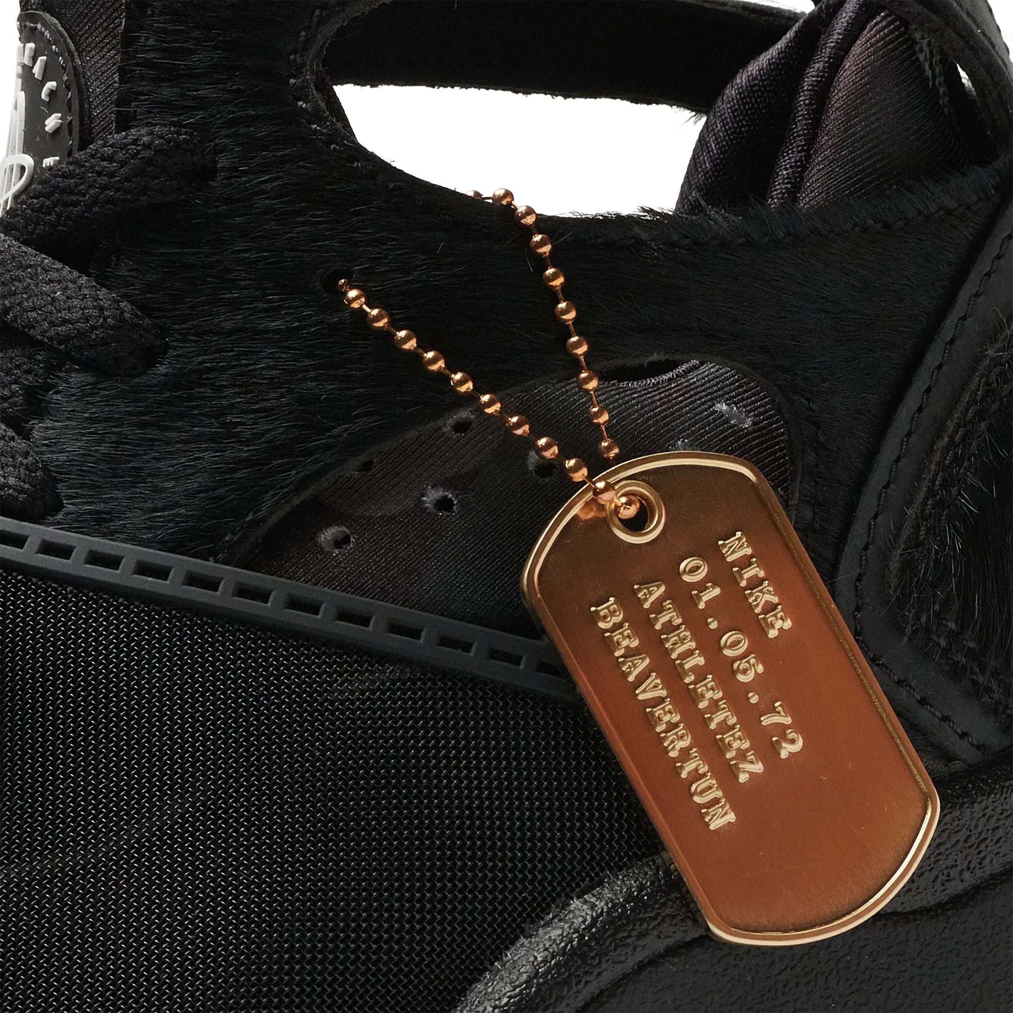 Detail view of Corteiz x Nike Air Huarache Onyx FQ8793-003